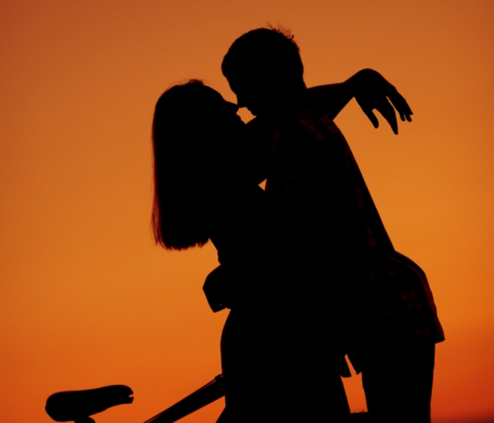 Can genital warts be cured with medication?